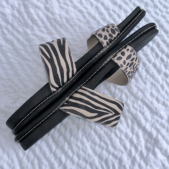 Sperry mixed animal print two strap slides with gold hardware size 10M - Picture 3 of 8